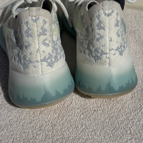 Athletic_Shoes